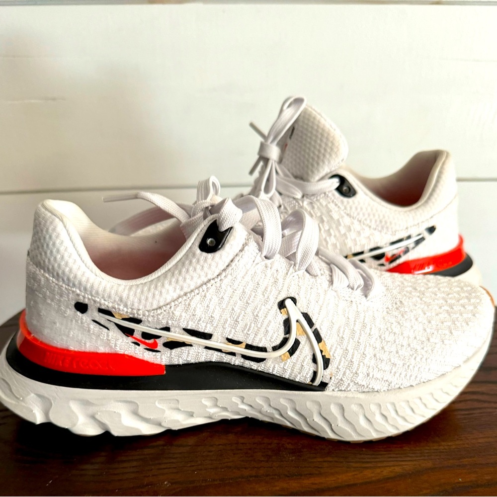 Nike React like new only worn once.